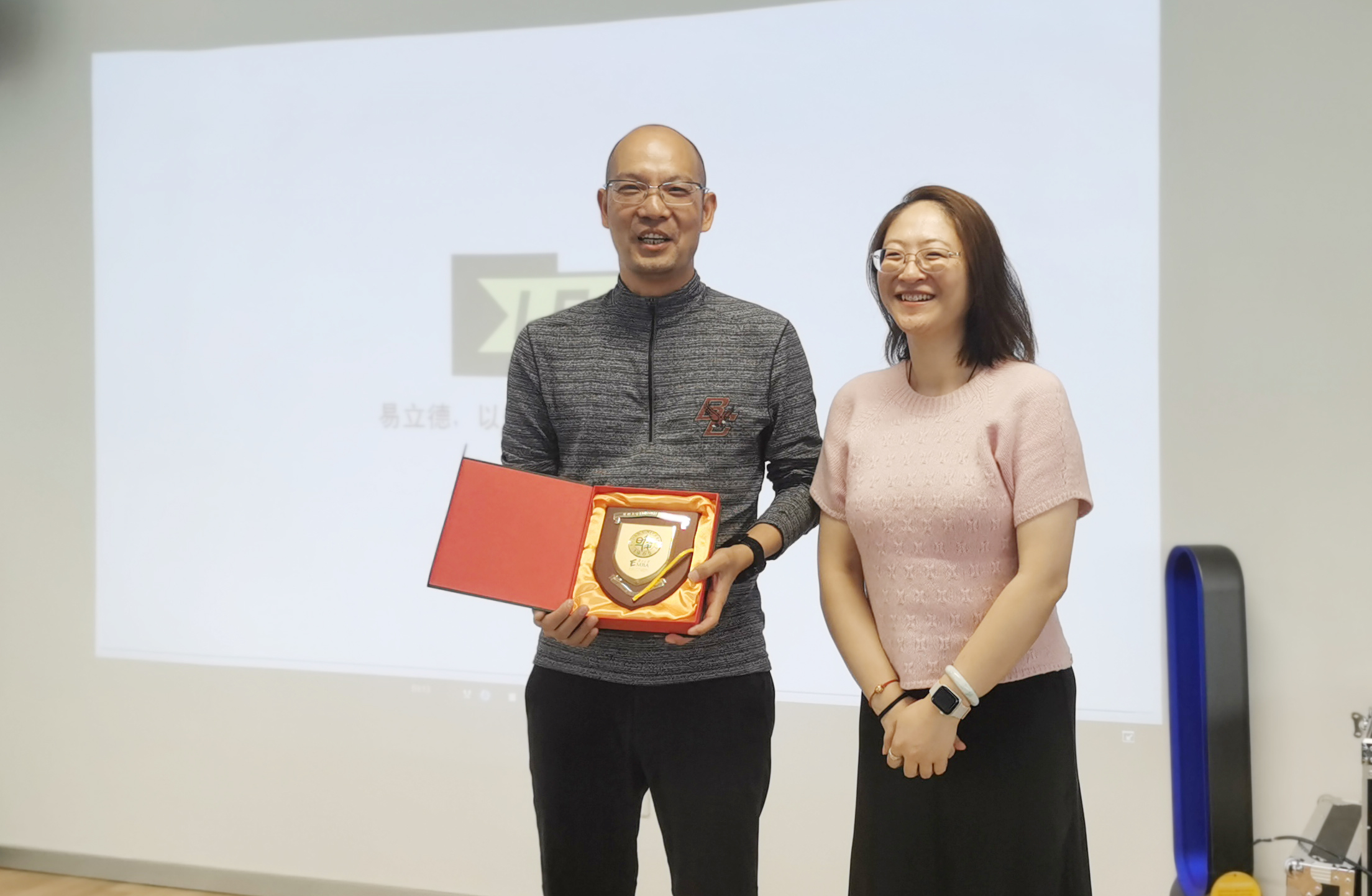 走進企業(yè)——復(fù)旦大學(xué)EMBA23級師生參觀易立德