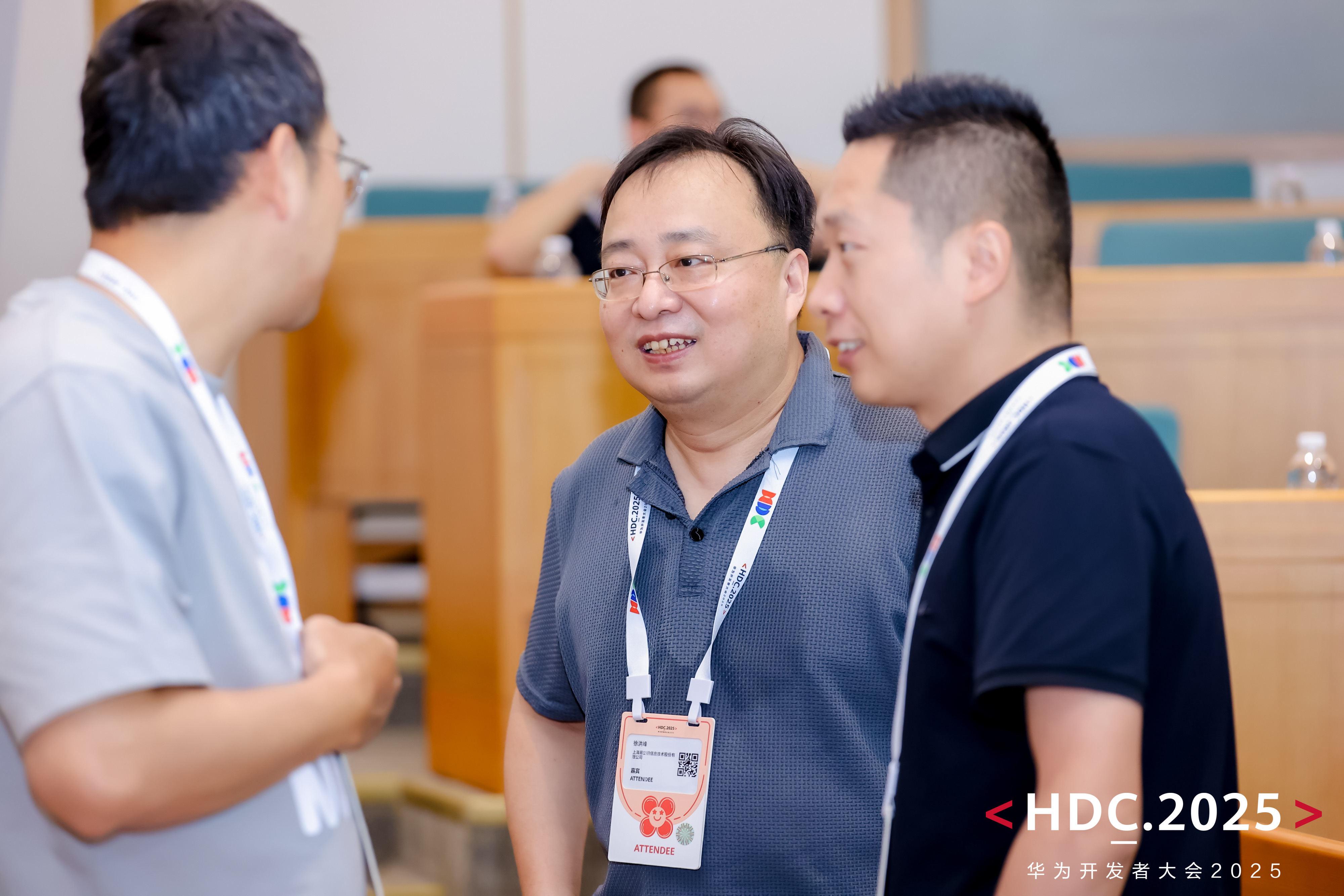 易立德亮相2025華為開發(fā)者大會，探索可視化工具鴻蒙化與AR/XR空間化