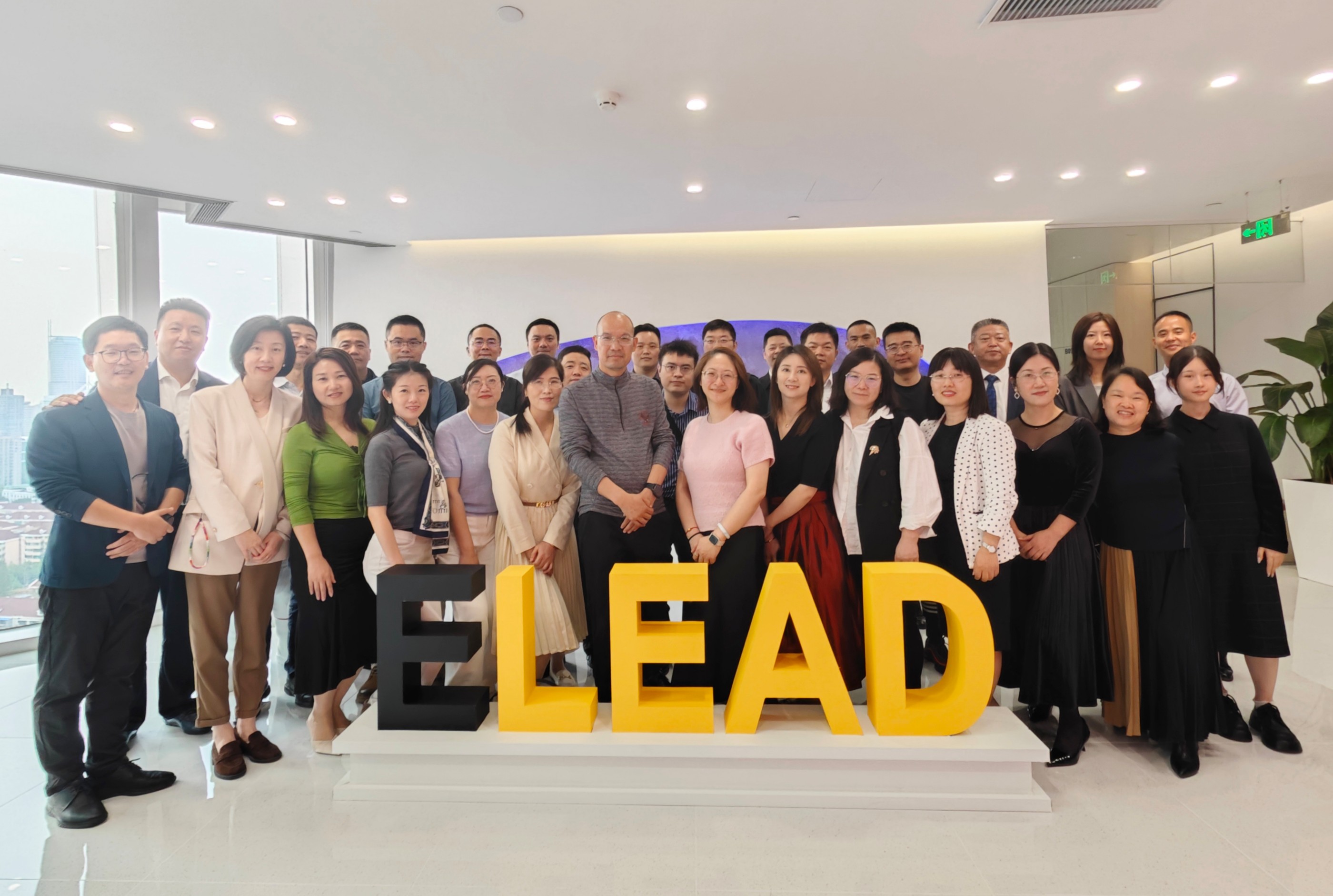 走進(jìn)企業(yè)——復(fù)旦大學(xué)EMBA23級(jí)師生參觀易立德